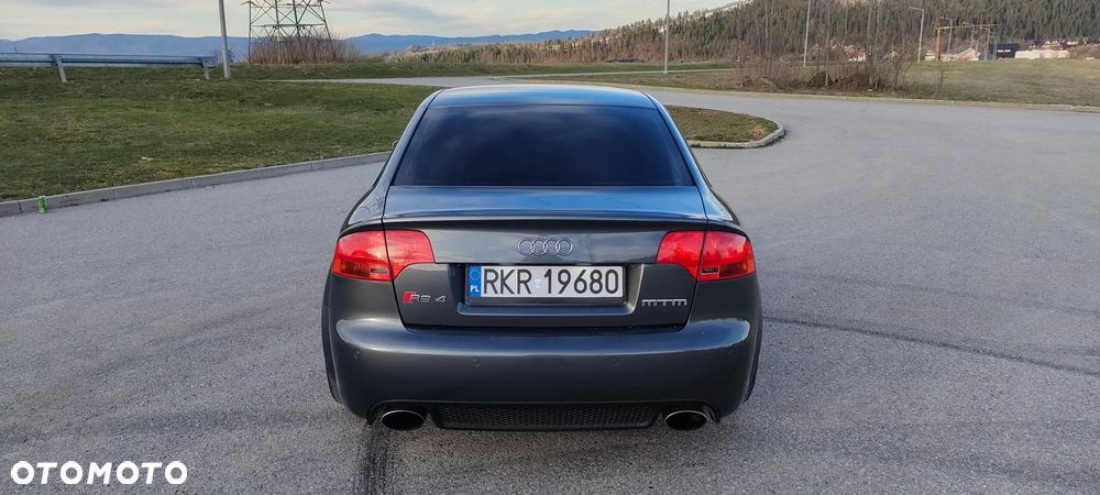 Audi RS4 Limousine - 6