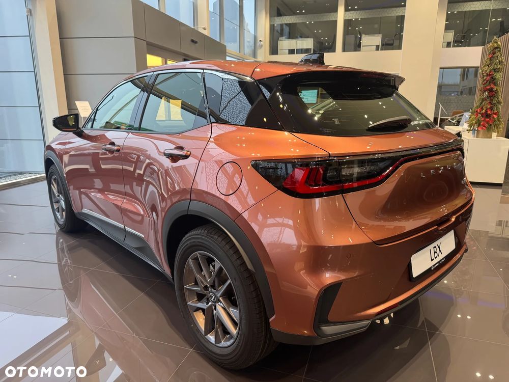 Lexus LBX 1.5 Hybrid - 3