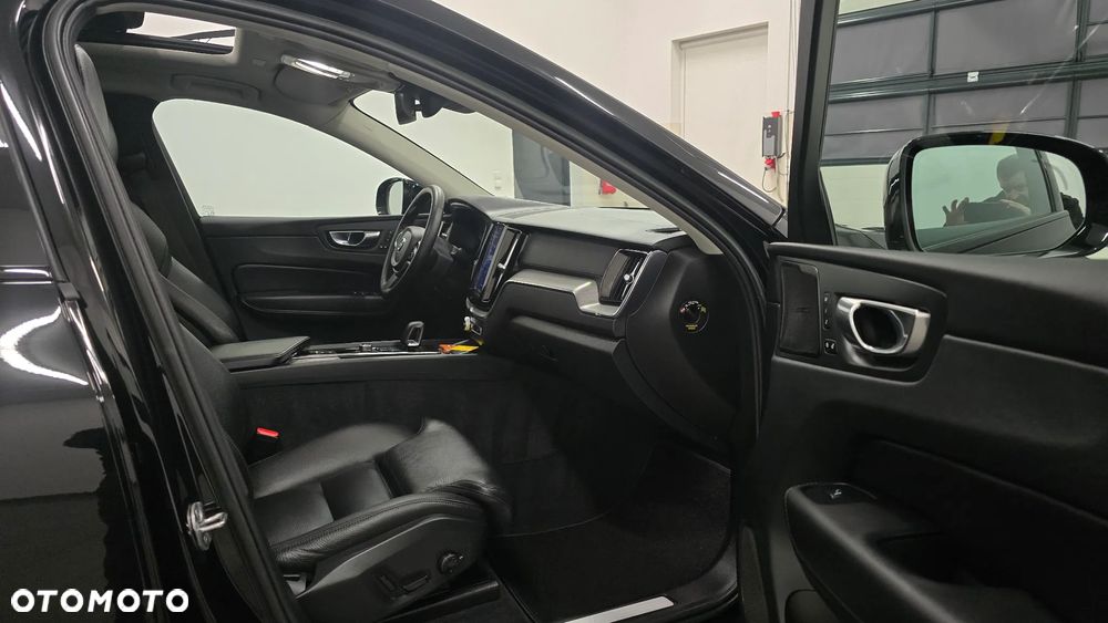 Volvo XC 60 B5 D AWD Ultimate Dark - 23