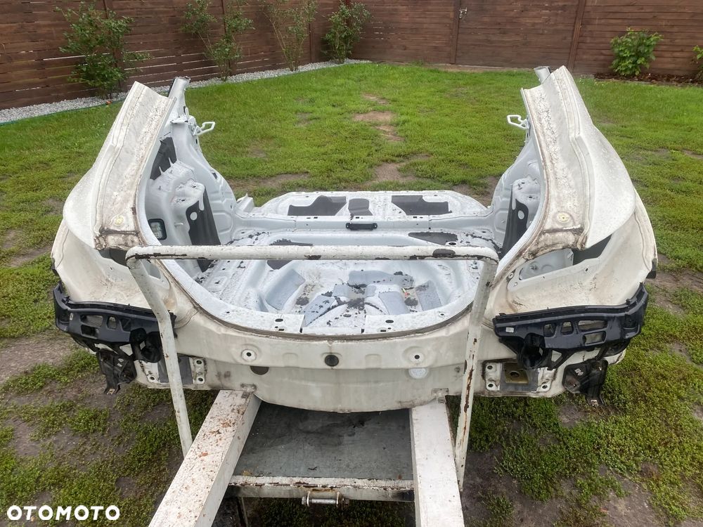 MERCEDES cla 117 shooting brake kombi tyl karoseri cwiartka prawa lewa kolor 650 - 2