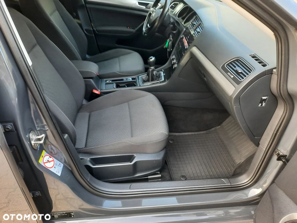 Volkswagen Golf - 25