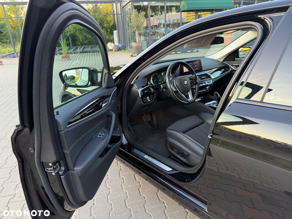 BMW Seria 5 530e iPerformance Sport Line sport - 13