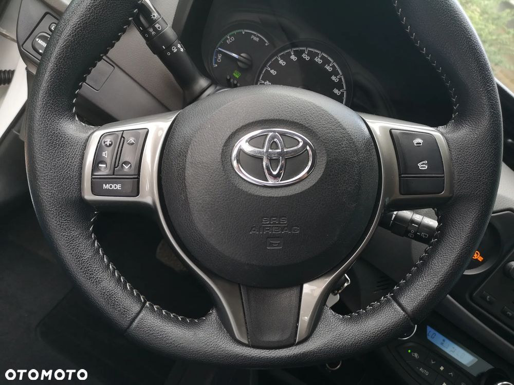 Toyota Yaris Hybrid 100 Sol - 15
