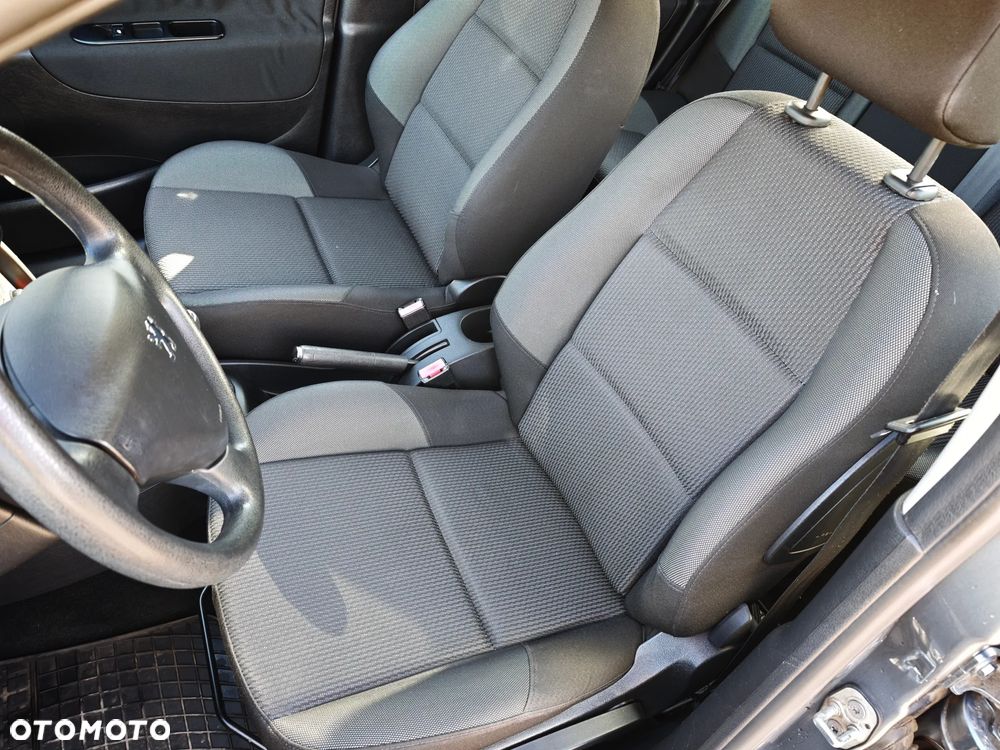 Peugeot 207 - 33