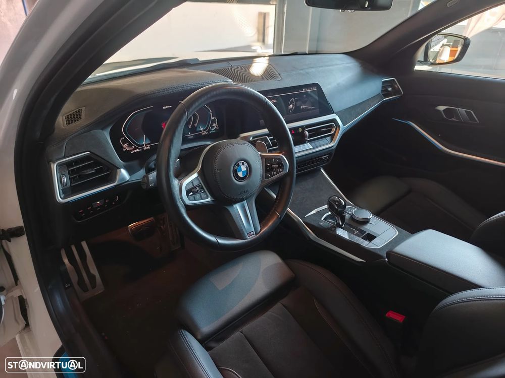 BMW 330 e Pack Desportivo M Auto - 13