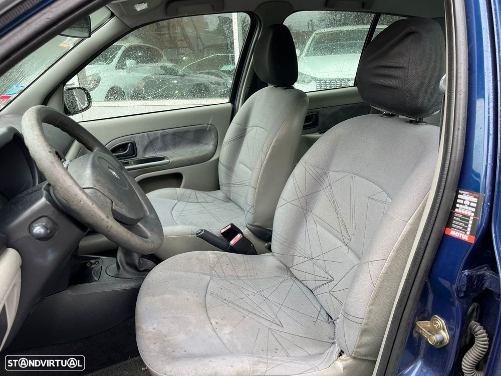 Renault Clio 1.2 16V Expression - 8