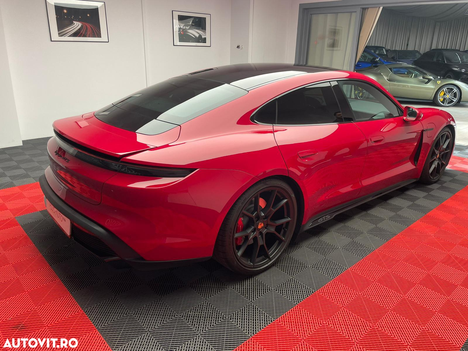 Porsche Taycan Turbo S - 2