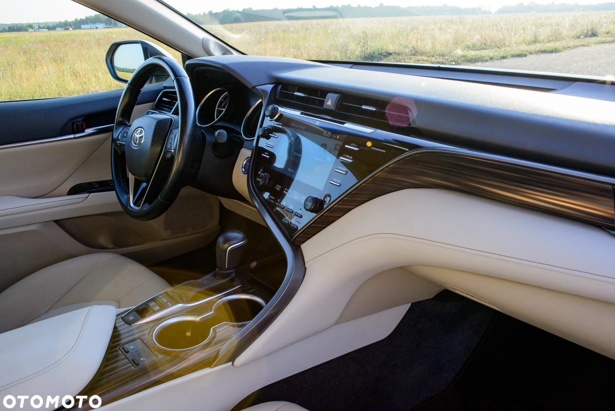Toyota Camry 2.5 Hybrid Executive CVT - 17