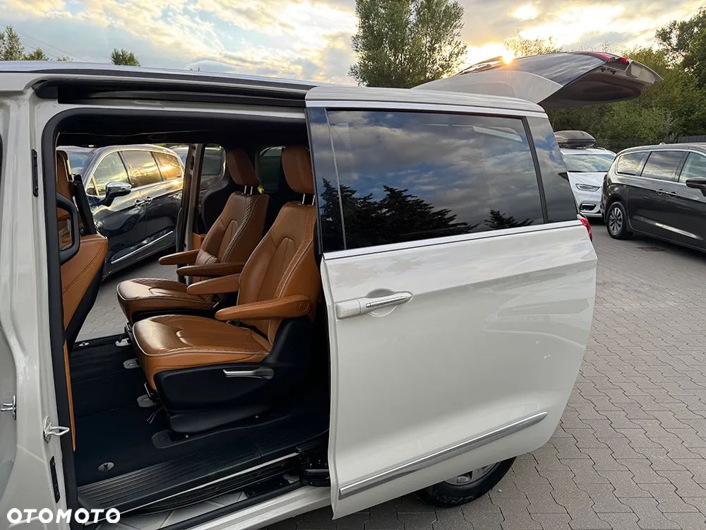 Chrysler Pacifica - 24