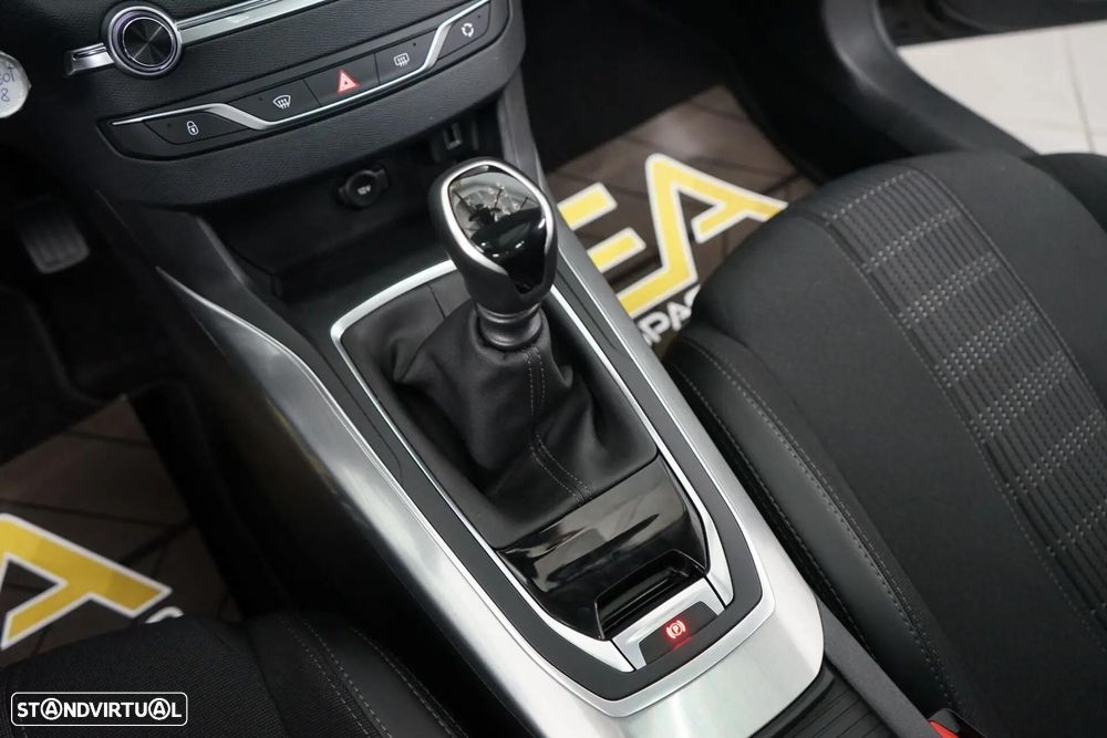 Peugeot 308 1.2 PureTech Allure Pack - 24