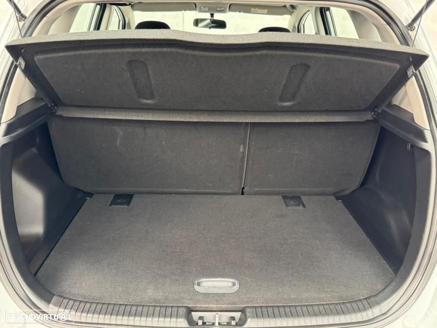 Kia Venga 1.4 CRDi ISG More - 33