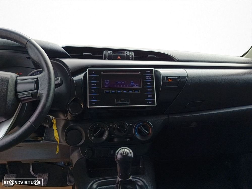Toyota Hilux 2.4 D-4D 2WD CD CM - 11