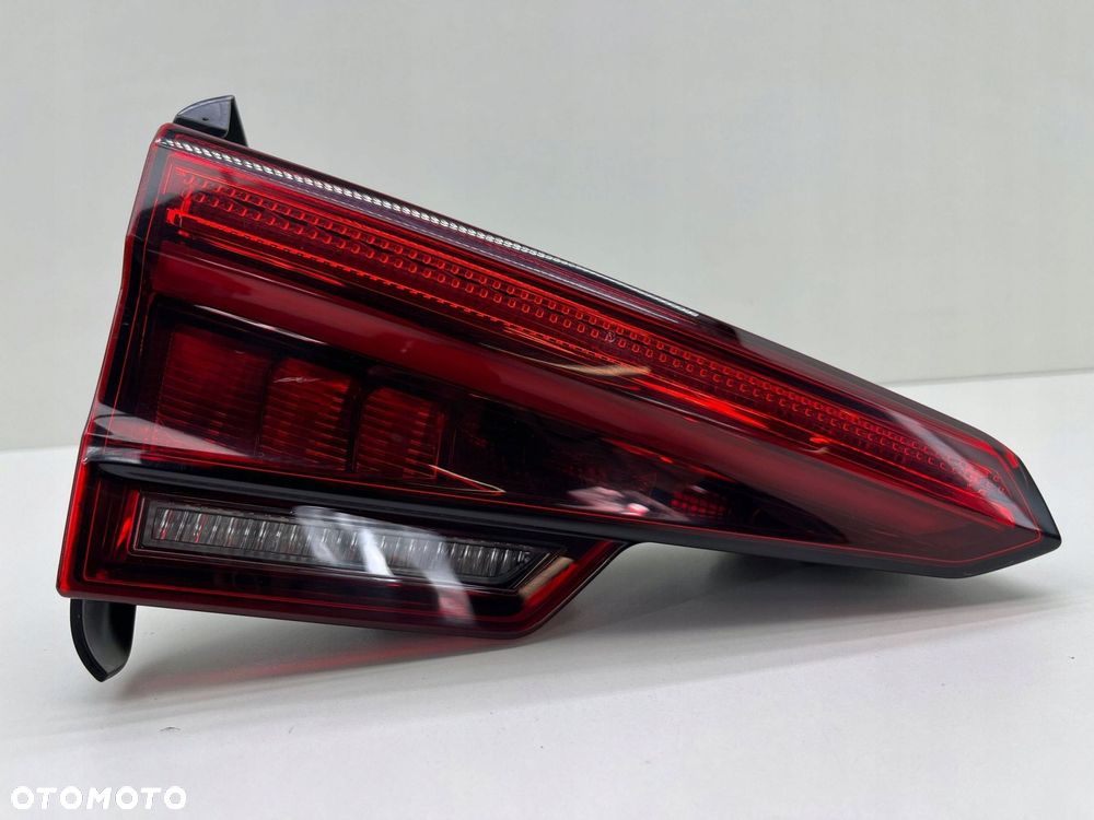 AUDI A4 B9 LAMPA LEWA TYŁ W KLAPĘ LED 8W5945093B - 1