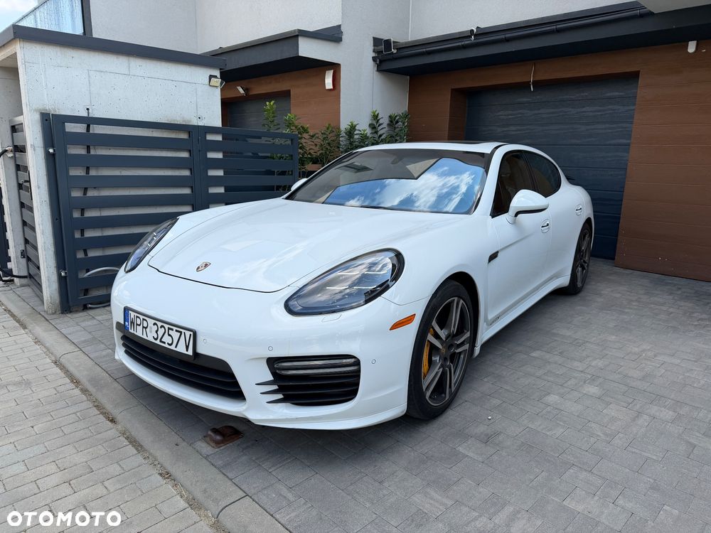 Porsche Panamera GTS PDK - 1
