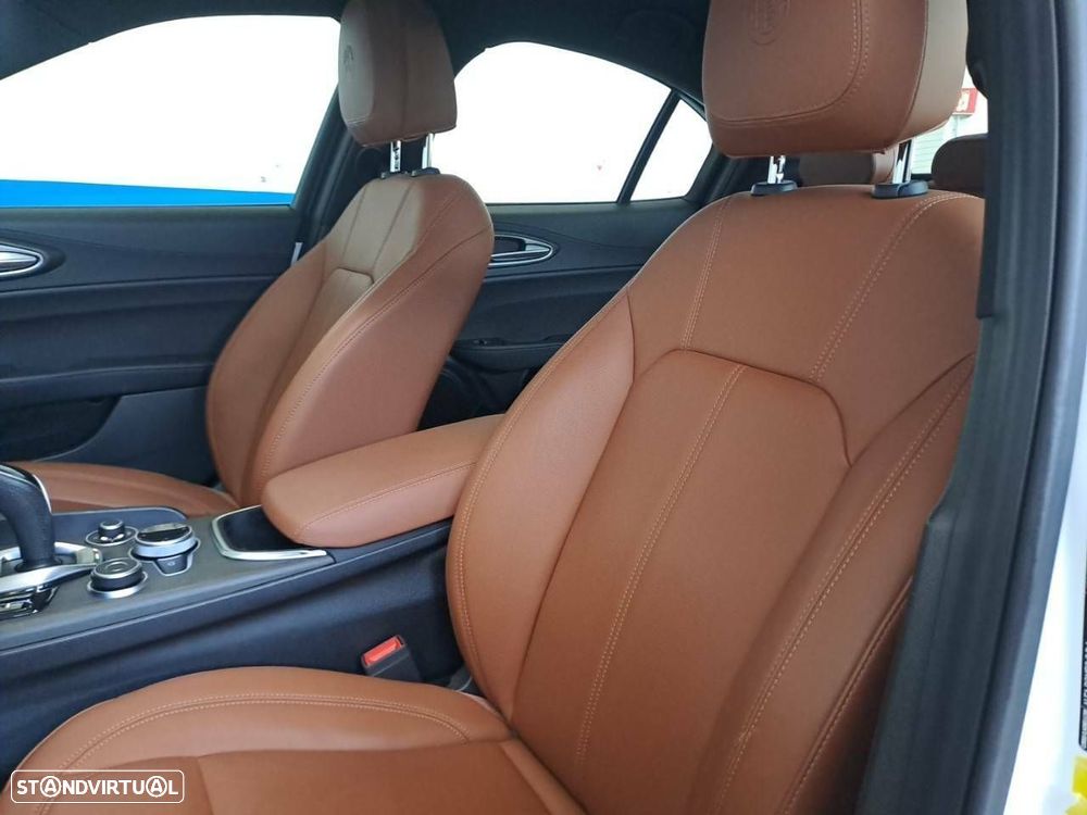Alfa Romeo Giulia 2.0 T TI Q4 AT8 - 9