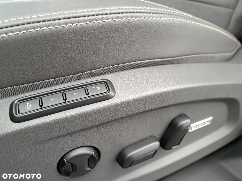 Volkswagen Multivan - 20