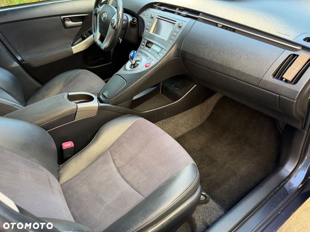Toyota Prius 1.8 HSD Sol - 6