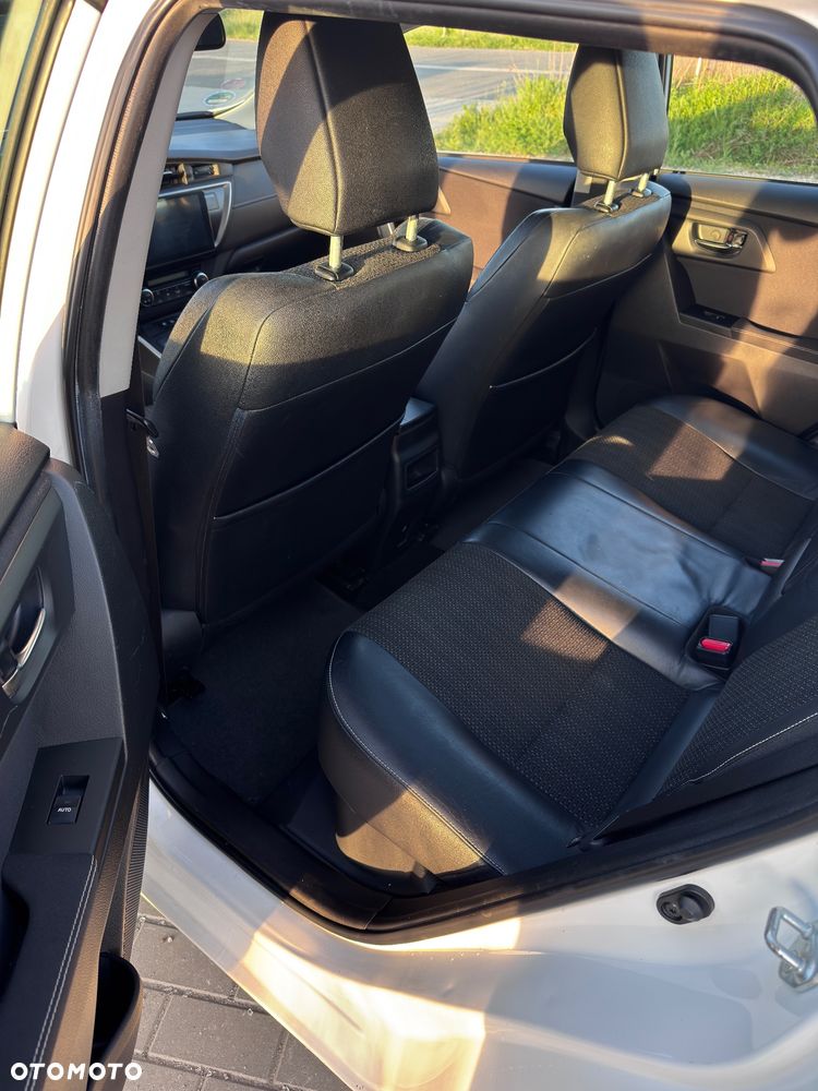 Toyota Auris 1.8 HSD Luna - 11