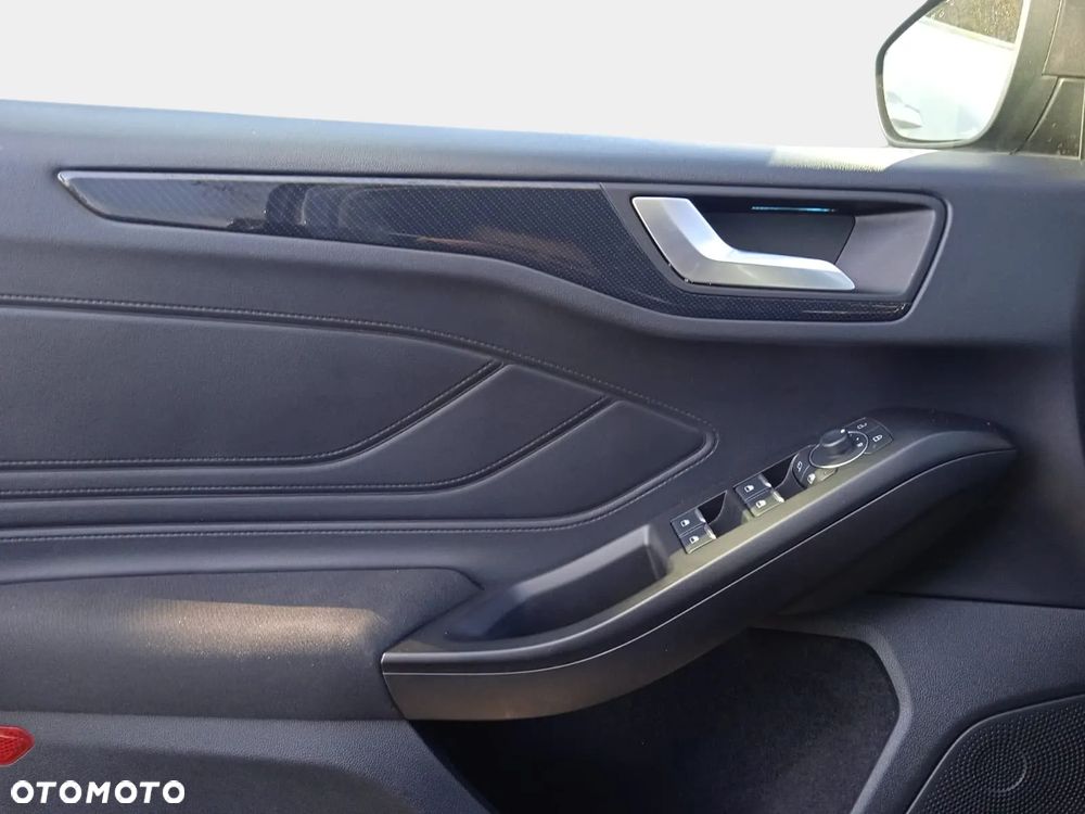 Ford Focus 1.0 EcoBoost mHEV ST-Line X - 32