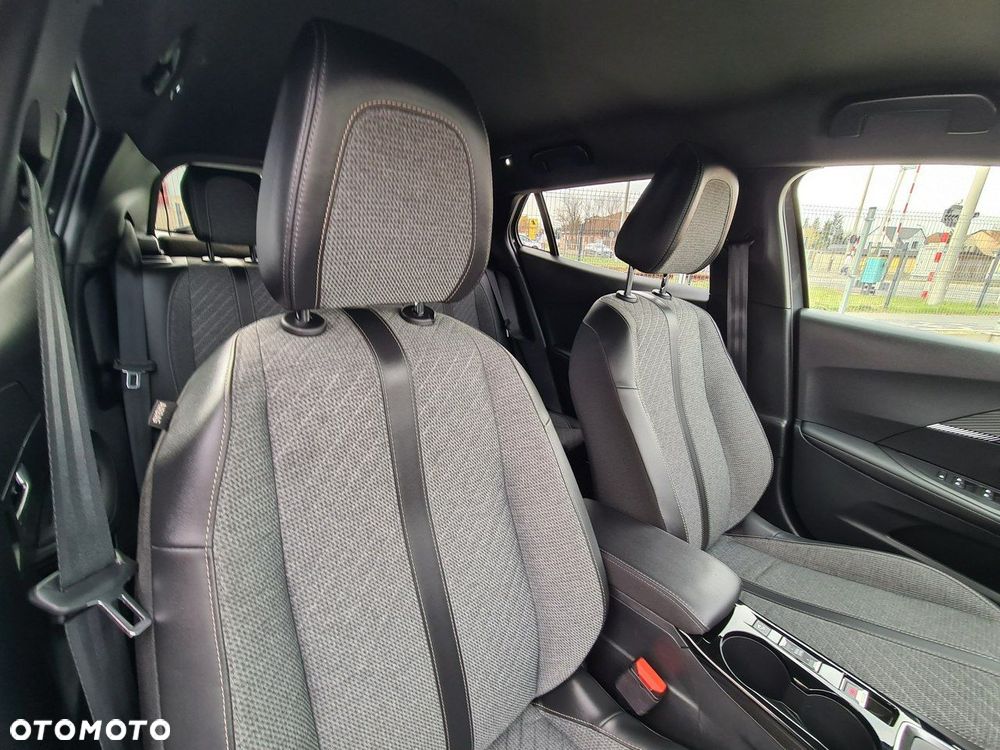 Peugeot 2008 PureTech 100 Allure S&S BVM6 - 28