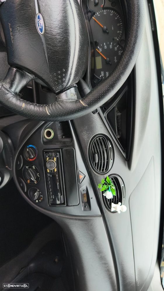 Ford Focus 1.4 Trend - 9