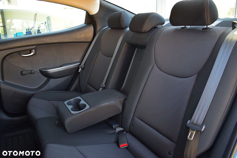 Hyundai Elantra - 13
