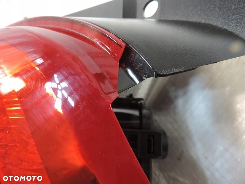 FIAT 500 LIFT PRAWA TYŁ TYLNA LAMPA 52007422 USZKODZONA - 4