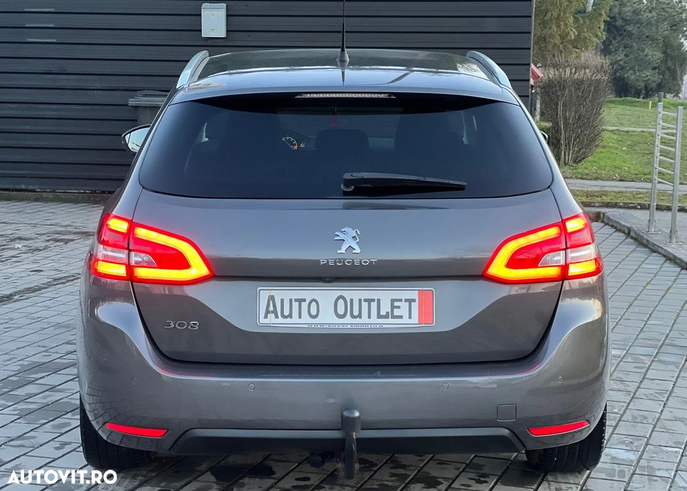 Peugeot 308 1.2 L PureTech Turbo S&S Allure - 10