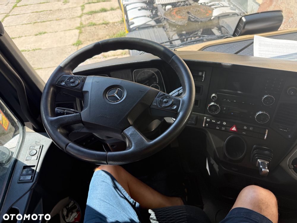 Mercedes-Benz Mercedes-Benz Actors 2545 - 10