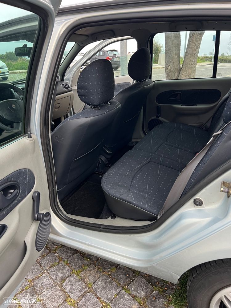 Renault Clio 1.2 Confort Authentique - 9