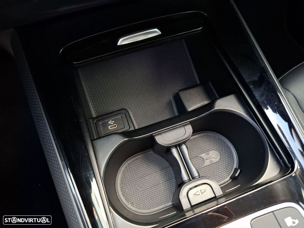 Mercedes-Benz B 180 d — fotografia 19
