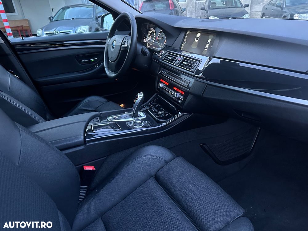 BMW Seria 5 520i Aut. Luxury Line - 7