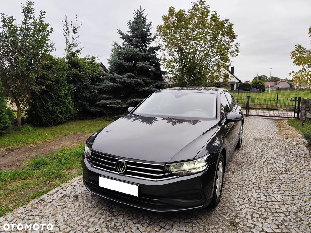 Volkswagen Passat - 1