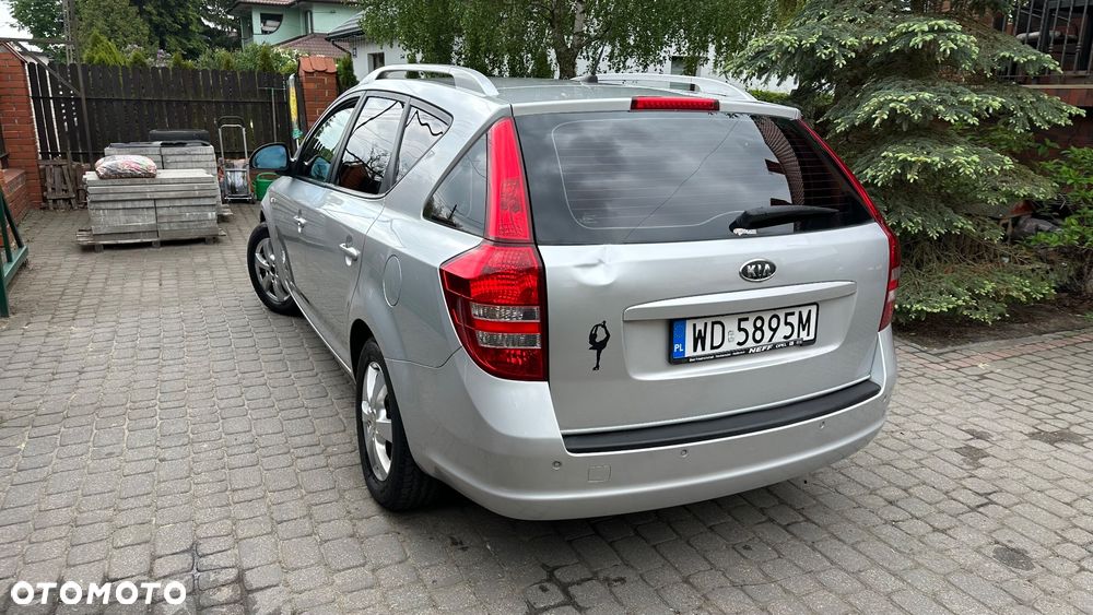 Kia Ceed - 8