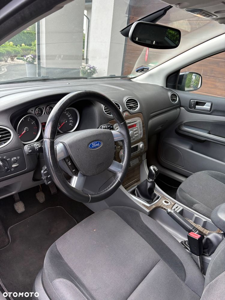 Ford Focus 1.8 Ghia - 17