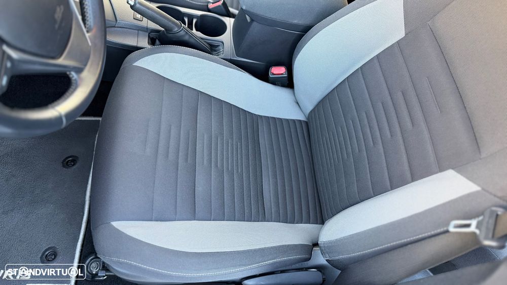 Toyota Auris Touring Sports 1.8 HSD Comfort +P.Techno+P.Sport - 23