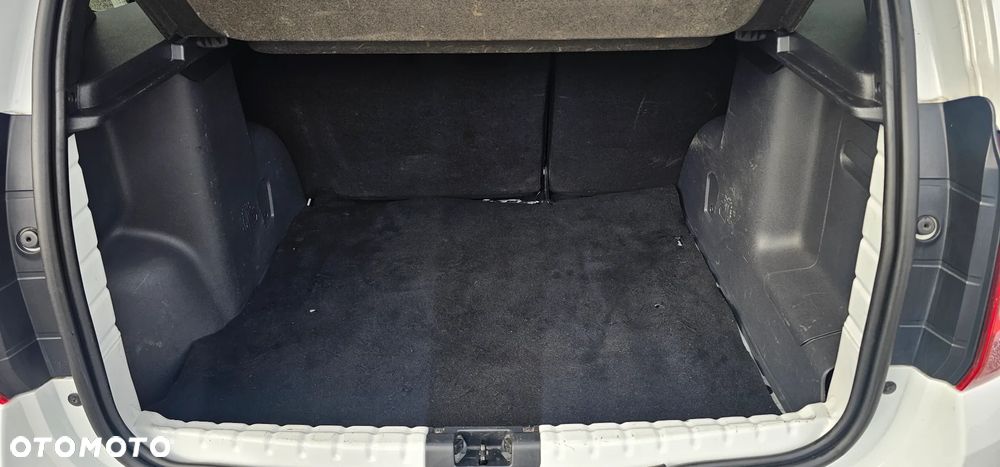 Dacia Duster 1.6 SCe Laureate S&S - 17