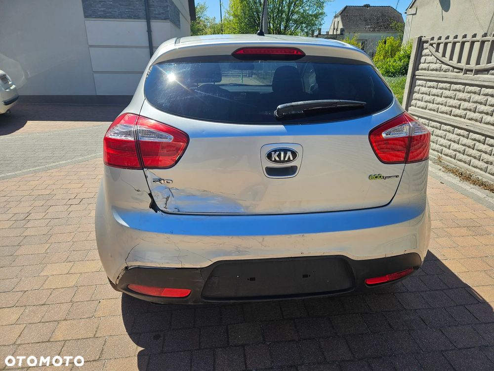Kia Rio 1.1 CRDI Dream Team Edition - 4