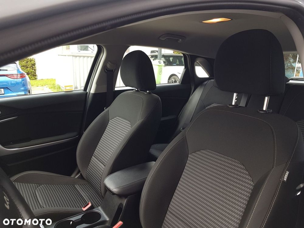 Kia Ceed - 11