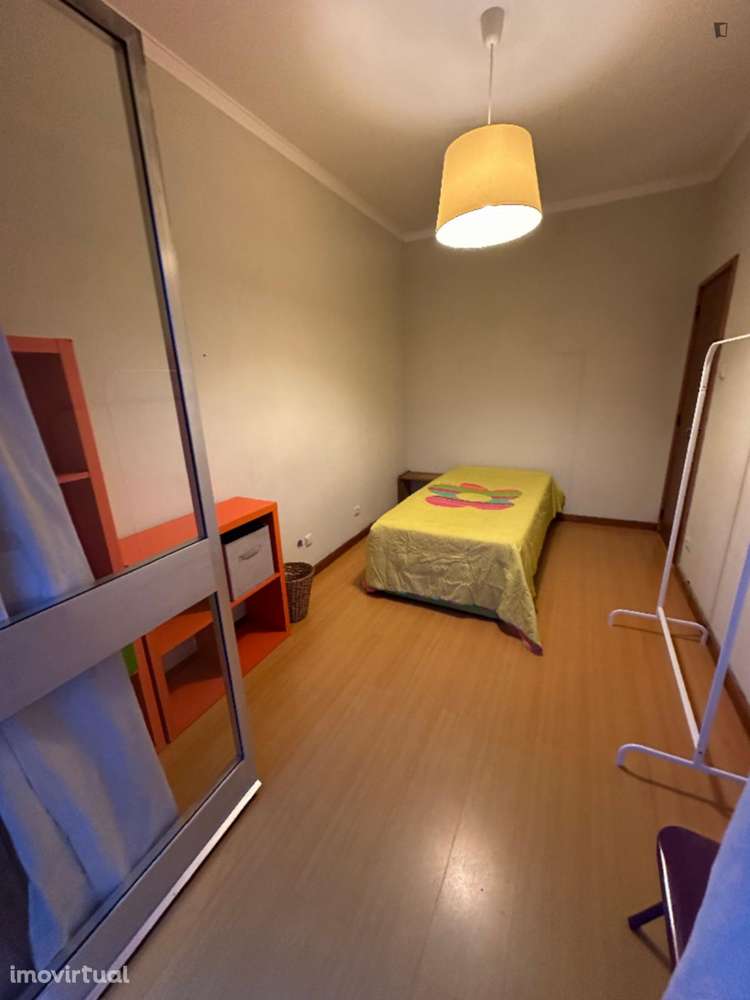 Quarto - localizado em Ramalde Porto - Grande imagem: 5/12