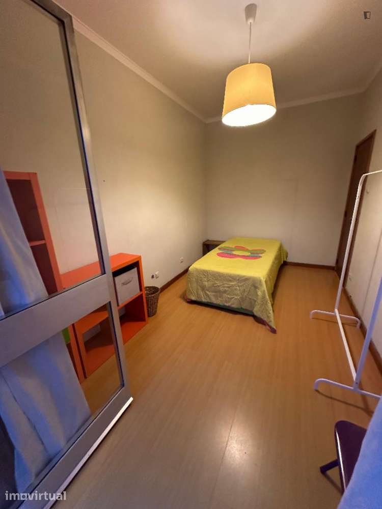 Quarto - localizado em Ramalde Porto - Grande imagem: 5/12
