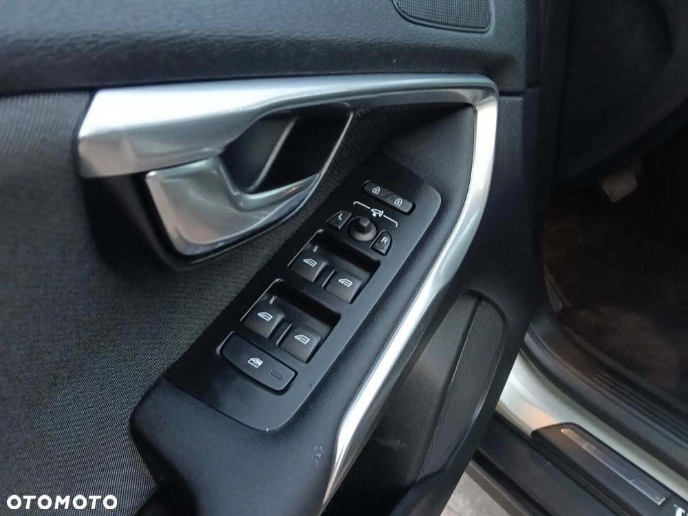 Volvo V40 Cross Country D3 Drive-E SCR Momentum - 13
