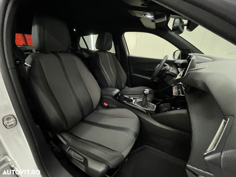 Peugeot 2008 1.2 L PureTech STT Allure - 11