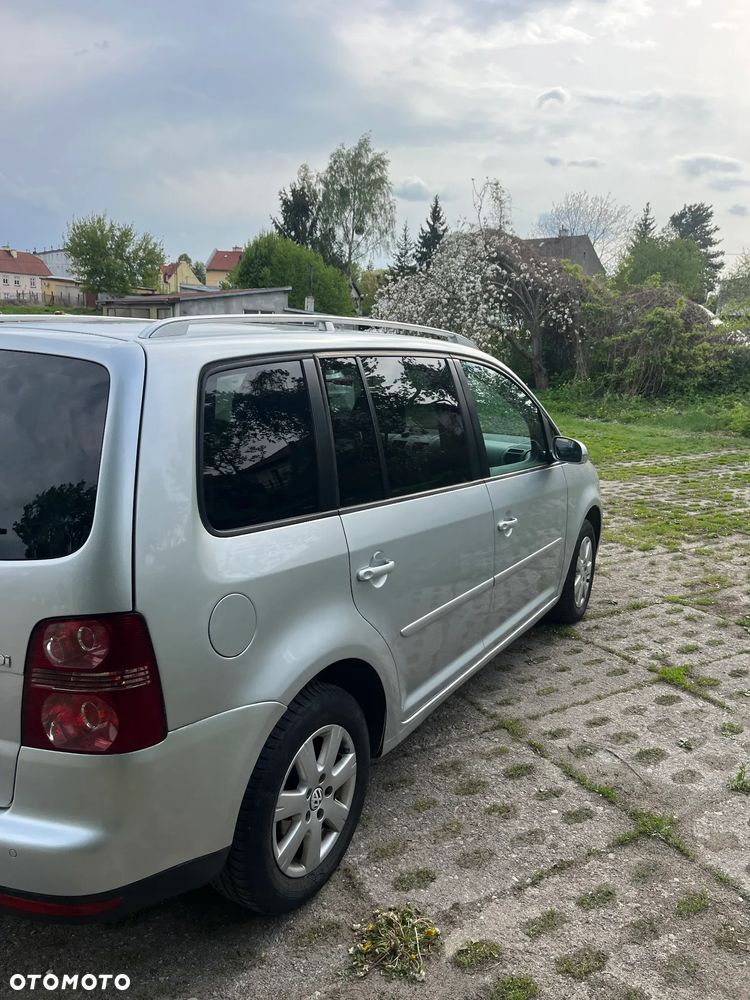 Volkswagen Touran - 4