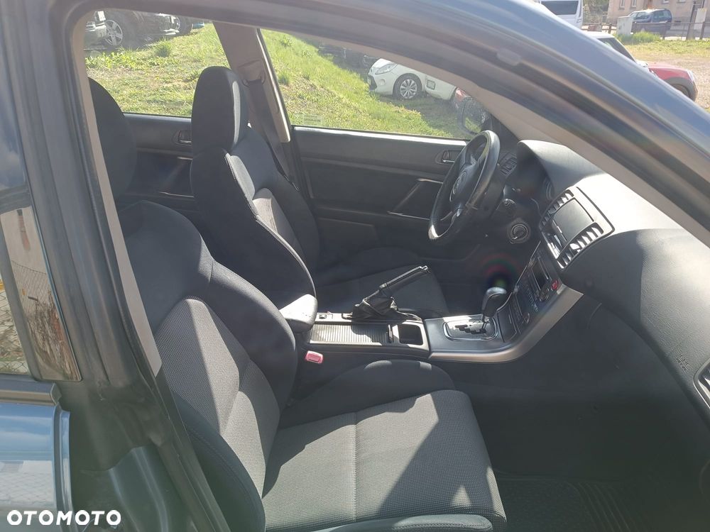 Subaru Legacy 2.0R Trend - 15