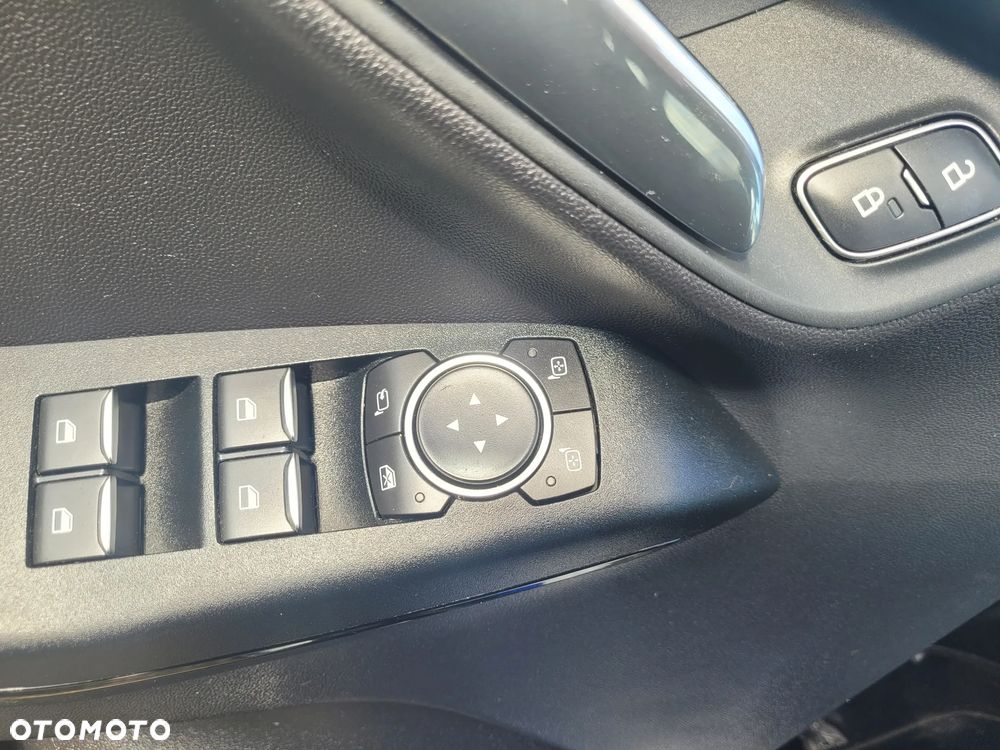 Ford Fiesta 1.1 S&S TITANIUM - 23
