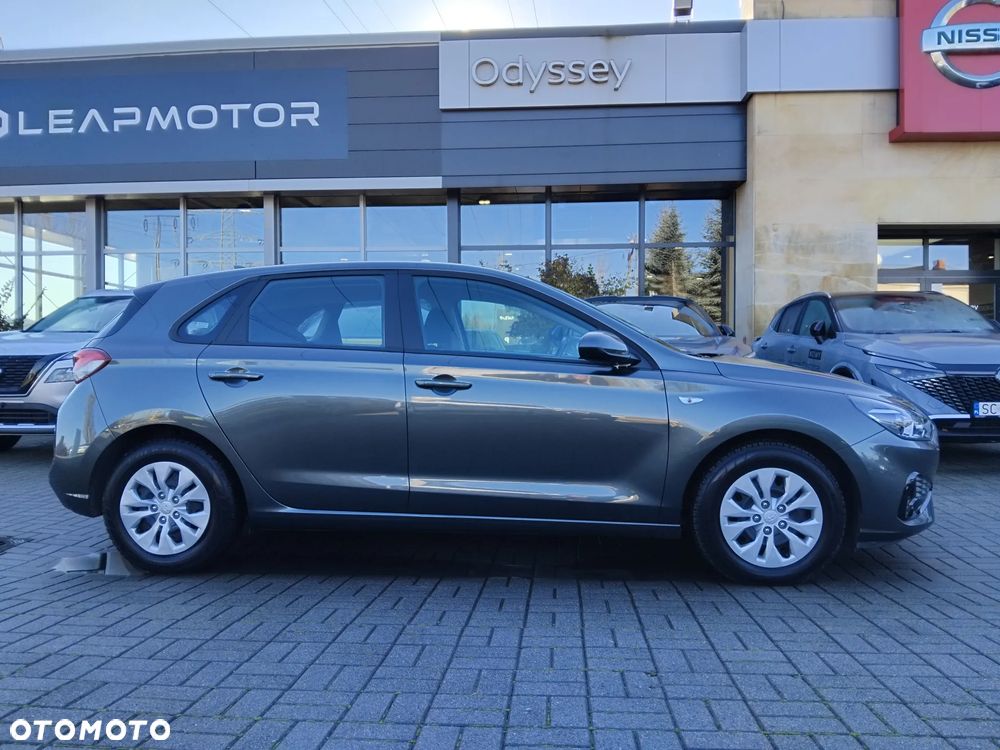 Hyundai i30 1.5 DPI Classic + - 7