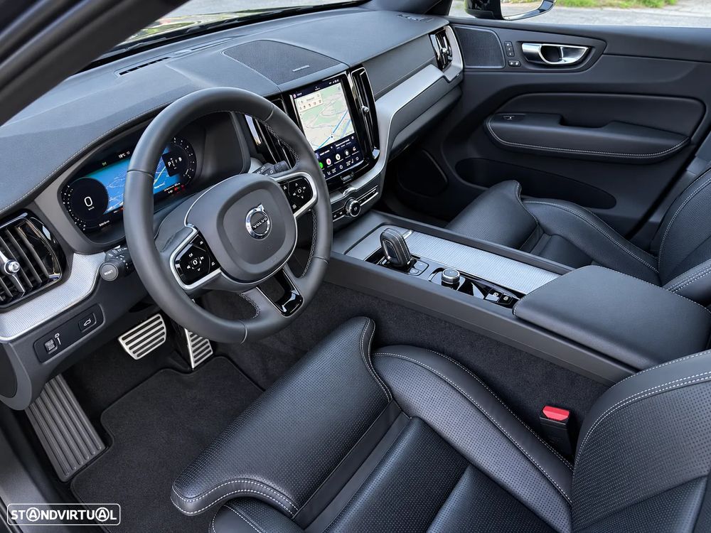 Volvo XC 60 2.0 B5 R-Design AWD - 11