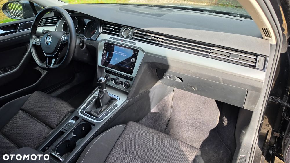 Volkswagen Passat Variant 2.0 TDI SCR BlueMotion Comfortline - 18