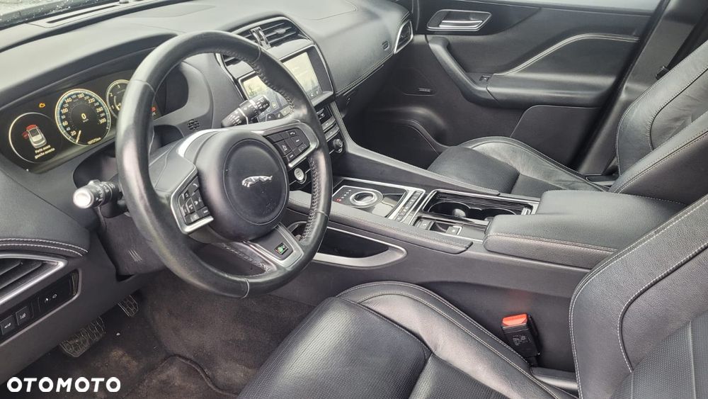 Jaguar F-Pace 20d AWD R-Sport - 11